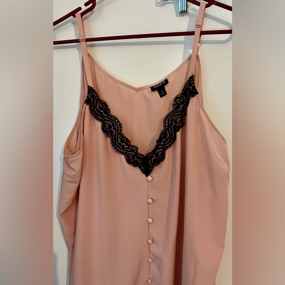 Like-New, never worn Torrid Peach and Black Lace Button Front Cami, 3X